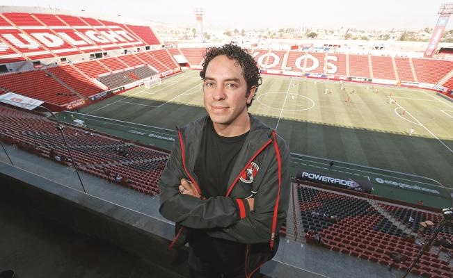 MxBajanews's tweet photo. ⚽🐕 TIJUANA | La historia detrás del relevo en Xolos
Jorge Hank Rhon reveló cómo decidió ceder la administración de Xolos de Tijuana a su hijo Jorge Alberto Hank Inzunza, una decisión que marcó la etapa más exitosa del club. 

https://t.co/pkUc9QwWeT https://t.co/BmluLZzes4