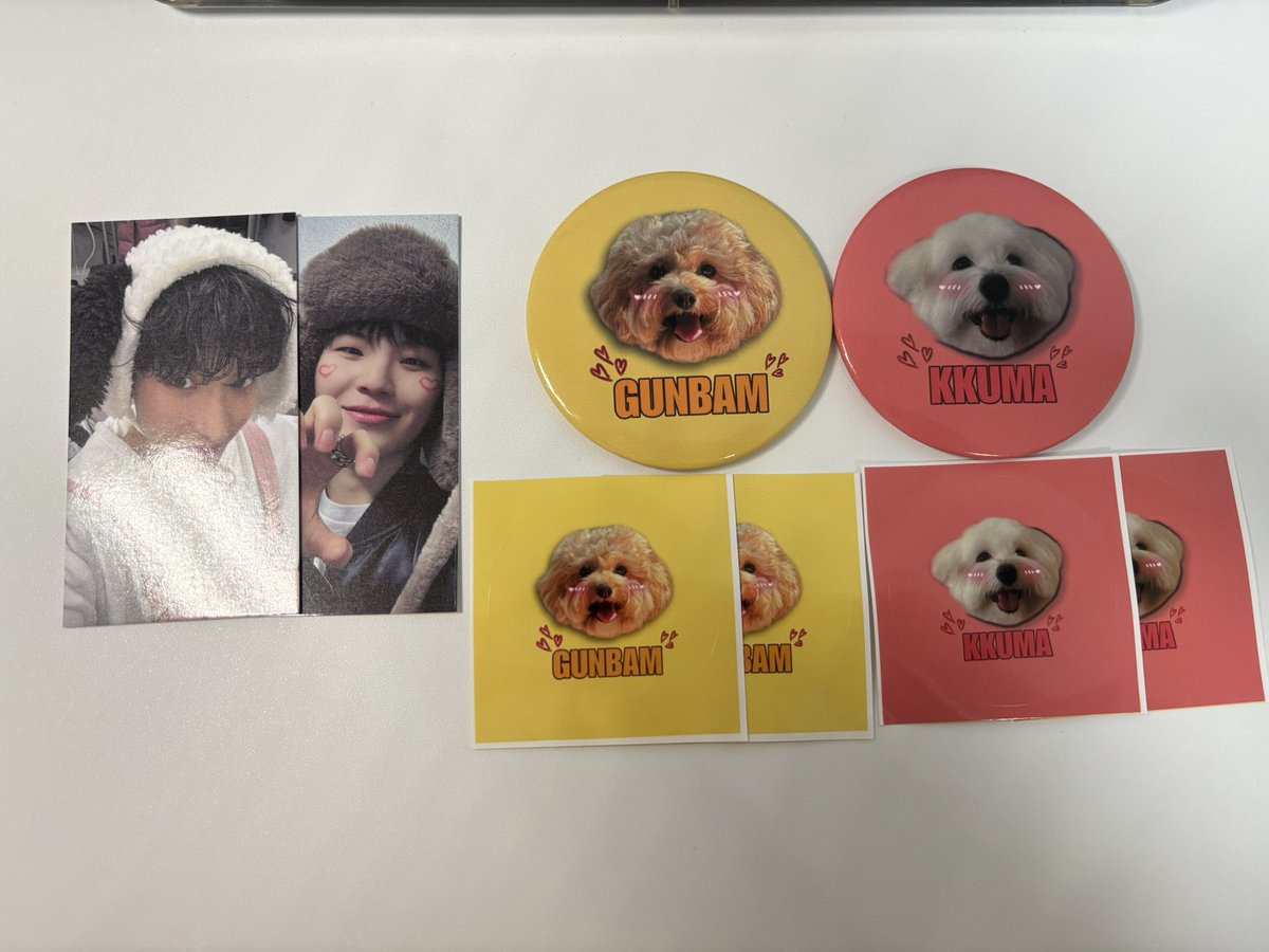 #최총리의_후기총정리
이벤트 당첨되서 받은 쿱스 아크릴 스탠드!! 실제로 보니깐 진짜 너무 귀엽잖아요😍 아크릴 스탠드만 오는줄 알았는데 꾸마랑 군밤이 거울에 도겸 우지까지🥲 진짜 당첨되게 해주셔서 감사해요 진짜로 두고두고 유용하게 쓰겠습니다 감사합니다🫶🏻