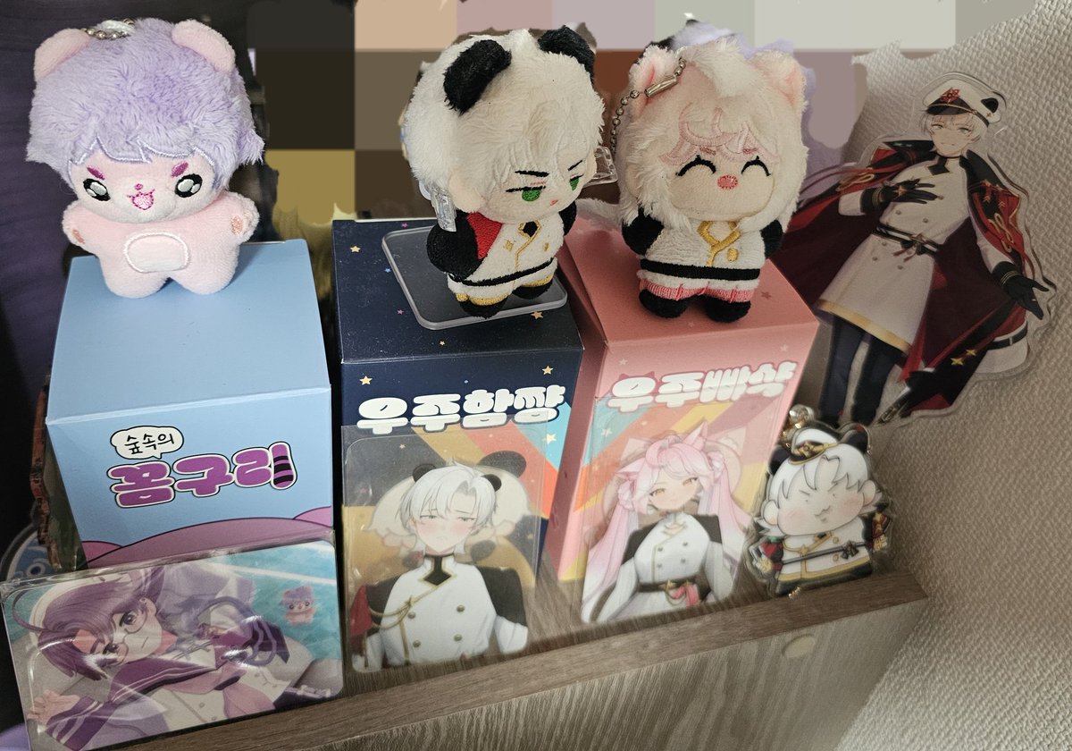 굿즈존 갱신 공굿이 한가득이라 풍족해
근데 이제 또 받겠네 부힛부힛