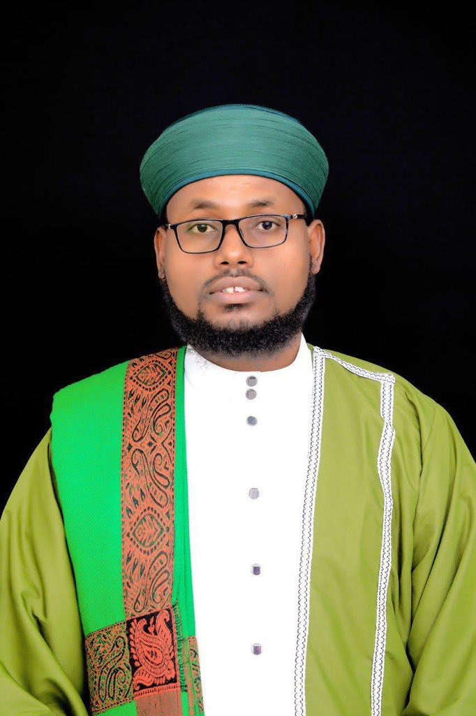 Hqorane's tweet image. سلطات الانفصال في شمال #الصومال تختطف الشيخ محمد ولي، بعد خطبة الجمعة التي ذكر فيها أن ما يجري في #هرجيسا لا يرضي الله.
من الواضح أن أي صوت يرفض تقسيم الأمة وتبنّي الدين الجديد (الإبراهيمية) يصبح مستهدفا لدى الكيان الباحث عن اعتراف دولي بأي ثمن، حتى لو كان على حساب الهوية والدين!