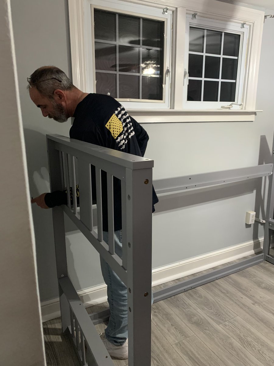 erinmarie8771's tweet image. Bye crib 🥹🥹🥹 #emotional #stopgrowing #poppop to the rescue ♥️