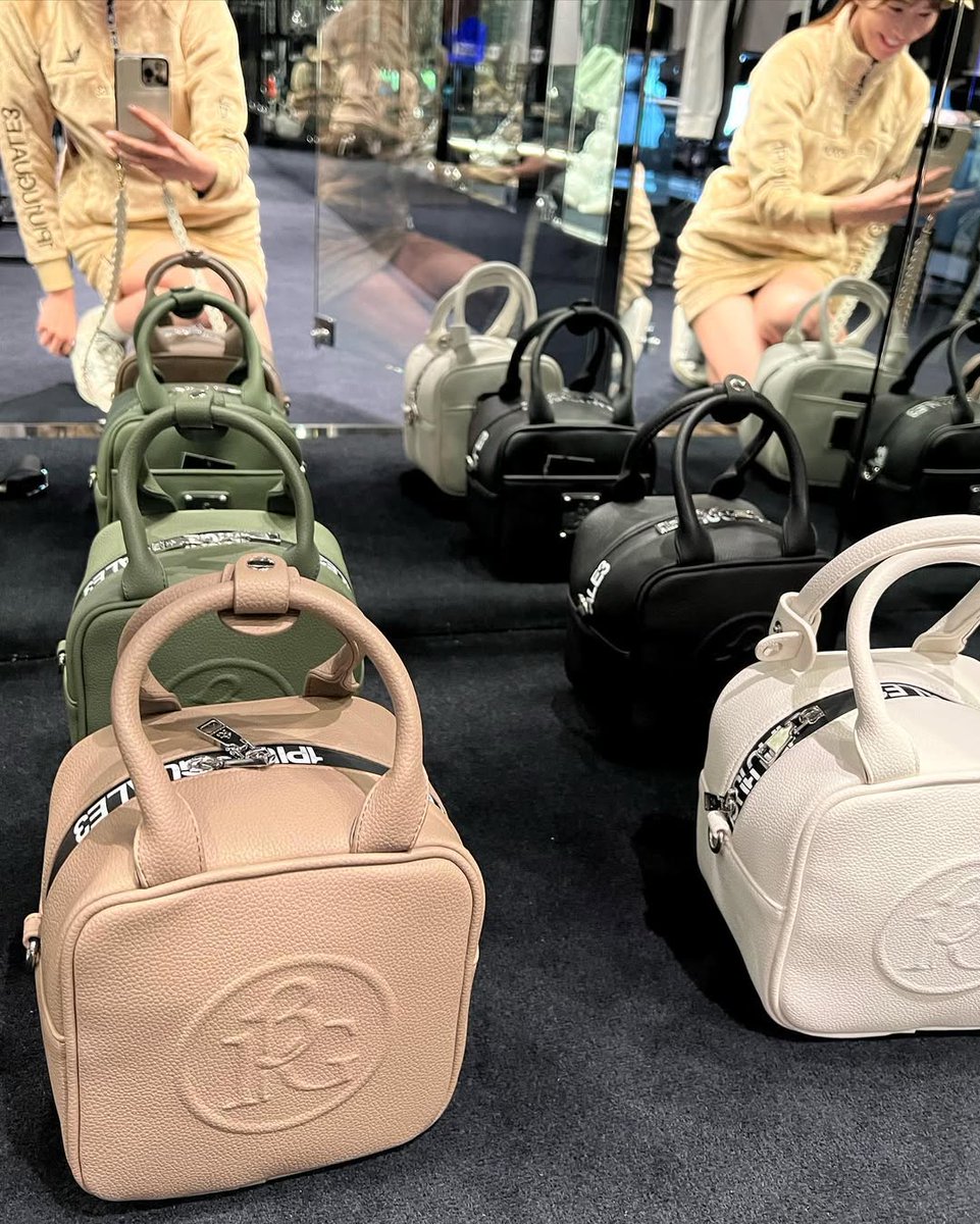 SingleMommye's tweet photo. の展示会へ⛳️ ウノピュウのウェアはファッション性が高くてスタイルがよく見える このモコモコのウェア、注文しました🧸 雨ですが皆様よい週末を〜！ @1piu1uguale3_official #1piu1uguale3 #golf #golfwear #ゴルフウェア #ゴルフ女子 #佐野ゴルフコーデ https://t.co/THCIAWvexs