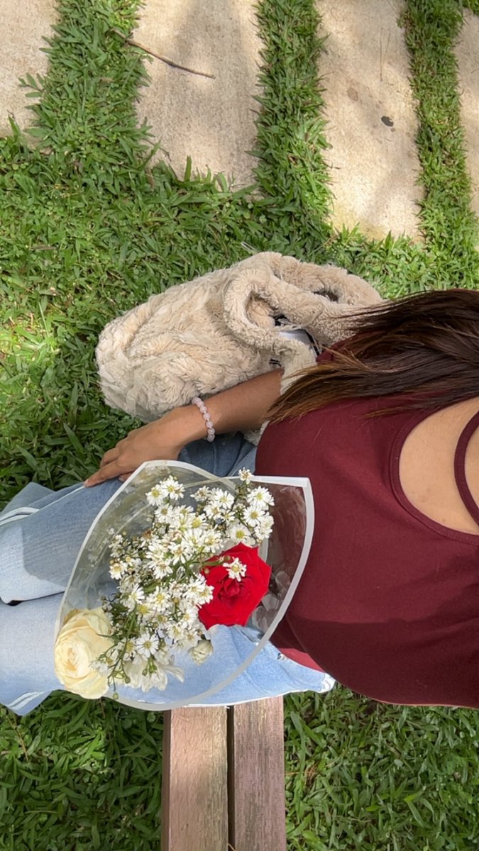 Lightncess's tweet image. Tahun baru di kasi hadia sama slave, 
Tunggu slave yang lain ada kabar🦶🫦