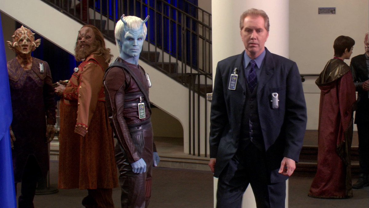 Ah! Linda Park in season 2 of #AManOnTheInside! AND returning to the Paramount Theatre (formerly a Starfleet Command assembly hall, in “Demons”/“Terra Prime”.) #StarTrekEnterprise