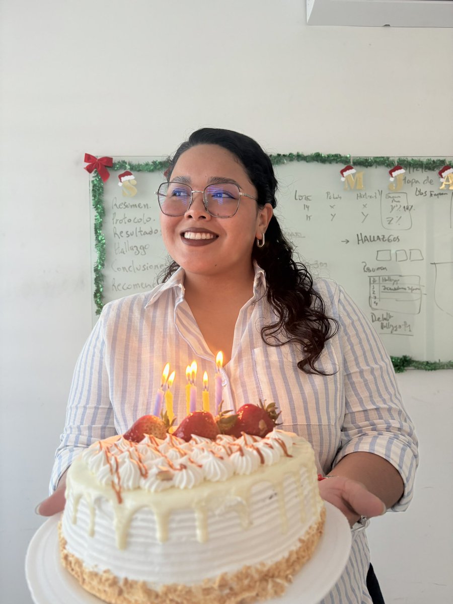 KellyBajaa3's tweet photo. Cumpleaños &amp; mi último día👩🏻‍💻🧡🦐 https://t.co/HX0x6AUiYl