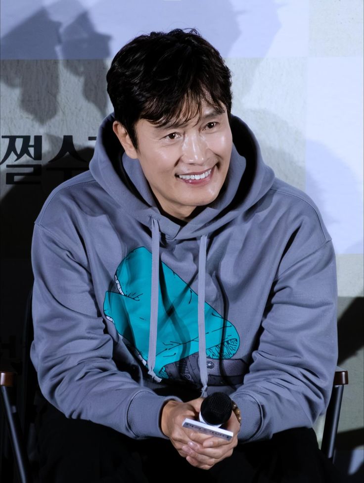 ByungBakery's tweet photo. He looks like a glazed Donut 🥹Shiny,pretty and tasty 😋 https://t.co/BWGAJcNTOv