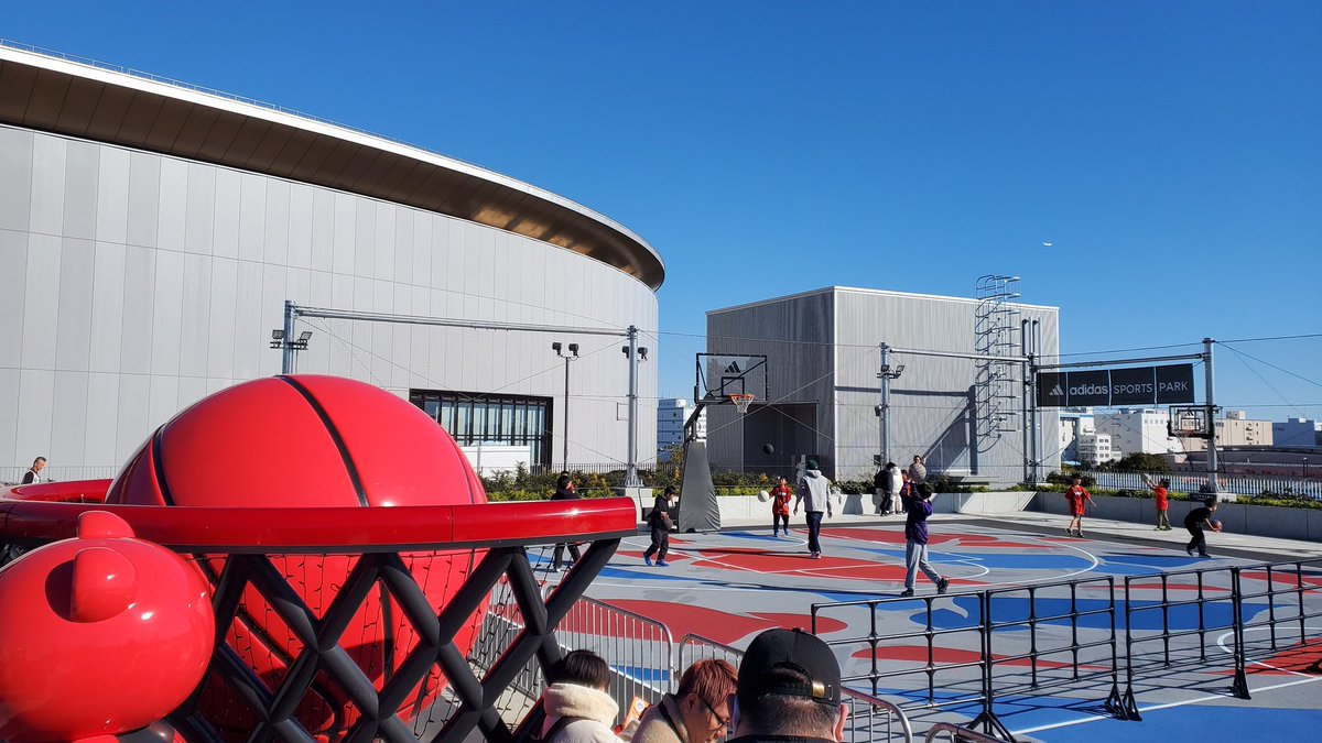 jun448_0611's tweet photo. 正月いえばバスケ観戦ですね(？)

高校時代の友人とB.LEAGUE観戦。

TOYOTA ARENA TOKYO初めて来た。

フリースロー体験は1/3。

とりあえず飲んで待機。

#アルバルク東京
#広島ドラゴンフライズ
#TOYOTAARENATOKYO https://t.co/ffViAdWx7p