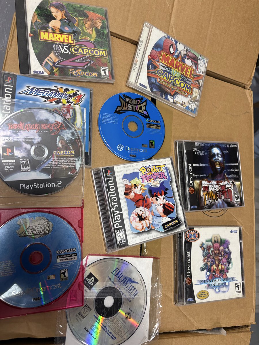 SplicedHelix's tweet image. I was cleaning out some boxes from my closet to take to storage. Found some stuff.