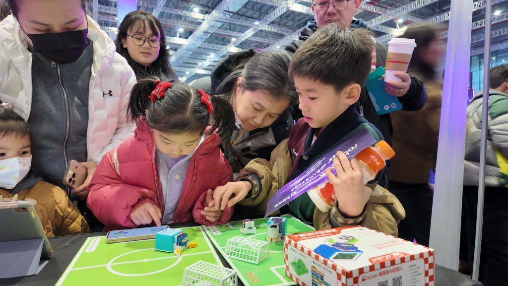 CoCubeRobot's tweet photo. CoCube at Robotex robotics Festival~
#robotex #CoCube #MicroBlocks #Scratch #Robotics #STEAM #education https://t.co/flrBMcQrl4
