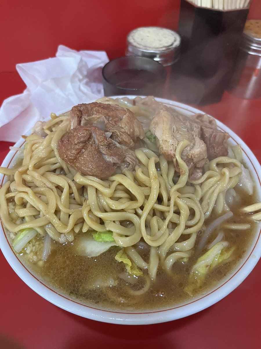 kojimbo1's tweet photo. 二郎フリークの皆様

明けましておめでとうございます

今年も年始の風物詩？

ラーメン二郎札幌店の白菜にありつけました

白菜の旨みと水々しさであっさりサクサク進む渾身の一杯

冬は月一でやってもらいたいくらい美味です

店主、助手様、本年もよろしくお願いします https://t.co/2LCfDuh7D7