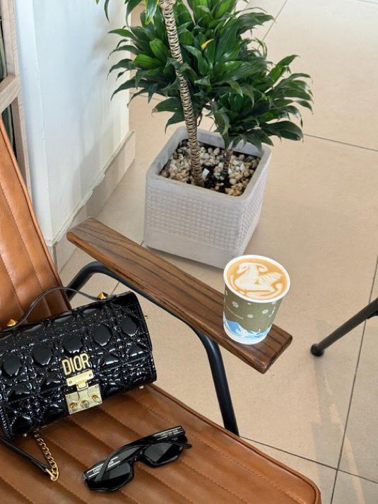 il222M's tweet image. الأحبه مدفئة لِلقلب.❣️