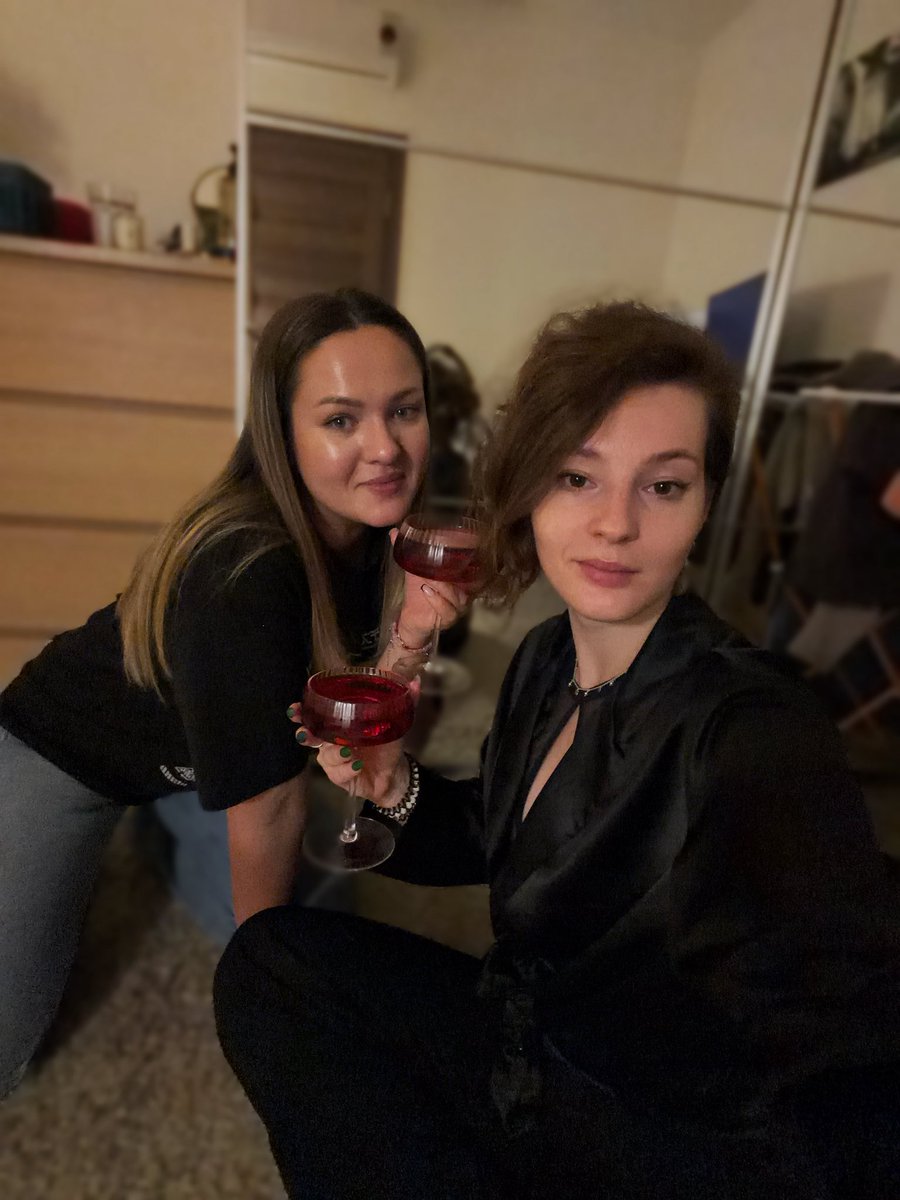 lenchik_lib's tweet image. Уютно посидели 
Отметили еще раз нг 
Обменялись подарками (чудесное попадание сорочки под халат😹)
И не один кот почти не пострадал