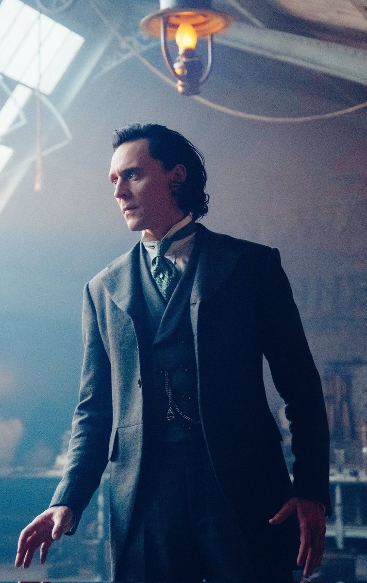binestom's tweet photo. Obviously he’s pretty inspiring…
The man - the outfit. Always the right appearance.
#CrimsonPeak
#TheEssexSerpent
#LokiS2
#GQ https://t.co/yqSdAdzOtd