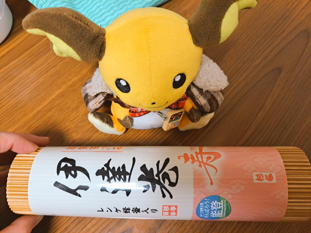 お正月も終わりだね、ライチュウ この時期にお買い物行くとおせち料理