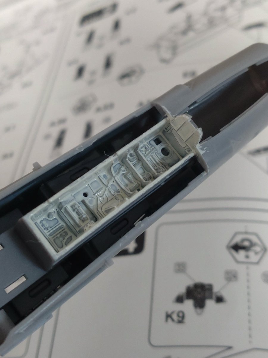 ホワイトを筆塗りした時のモールドの端に塗料が溜まるの、どうしたらいいんだ