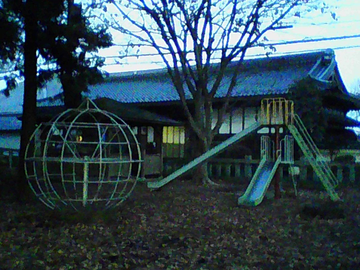 hiratai_paper's tweet image. #toycamera 
ゆうぐれどき