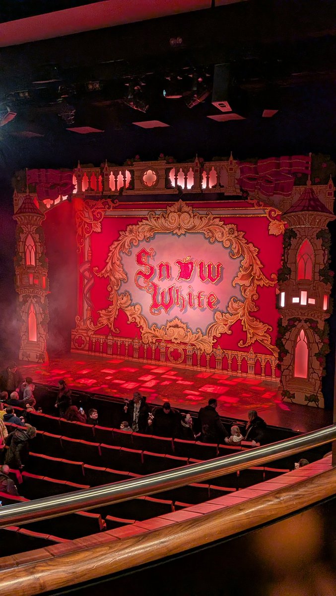 In my seat at Snow White looking forward to seeing <a href="/MarcPickering/">Marc Pickering</a> <a href="/ben_roddy/">Ben Roddy</a> <a href="/kaneoliverparry/">Kane Oliver Parry</a> and all the incredible cast for the first show of the weekend this morning 😊❤️