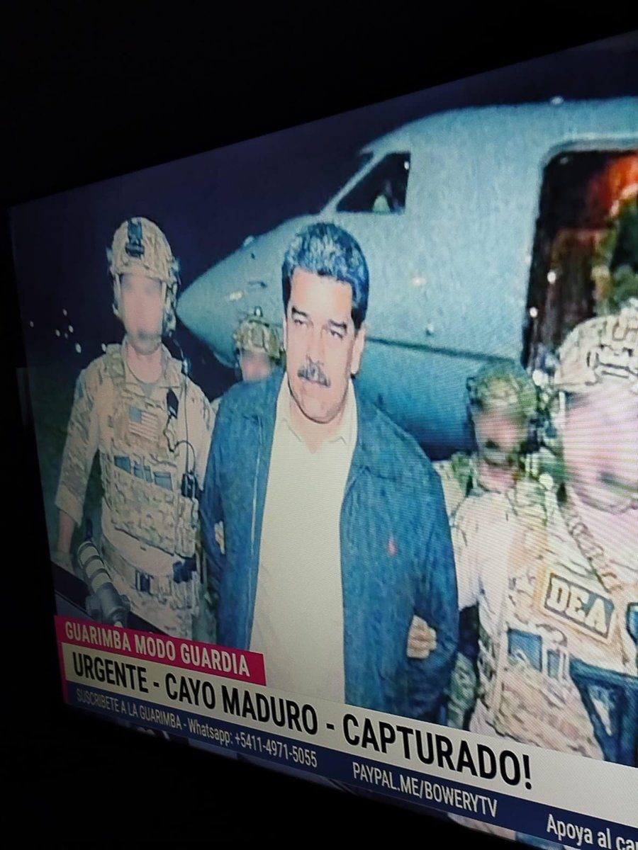 Miguel_GJRC's tweet image. Sabes que la canción de anuel va a estar jodida cuando la portada se ve así: