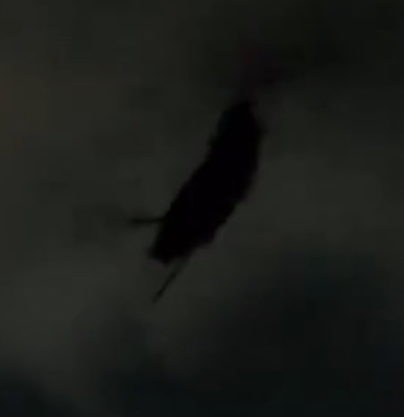 MilAvHistory's tweet image. Footage from helicopters over Venezuela show what appear to be CH-47 Chinooks and MH-60 Black Hawks. Given available pictures, shapes are overall consistent with versions also flown by special operations units. Rocket strike may suggest presence of other types as well.