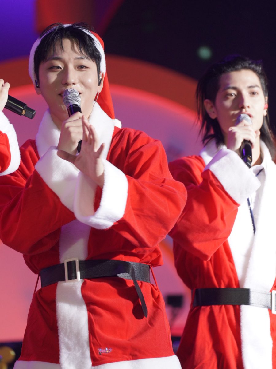 9ook1eRun's tweet image. 260103 Day-1
&amp;lt;Xdinary Heroes 2nd Fanmeeting&amp;gt;
👑XCLUSIVE PARTY👑

X’mas🎄✨

#XdinaryHeroes #엑스디너리히어로즈
#엑디즈 #Gunil #건일 #구건일