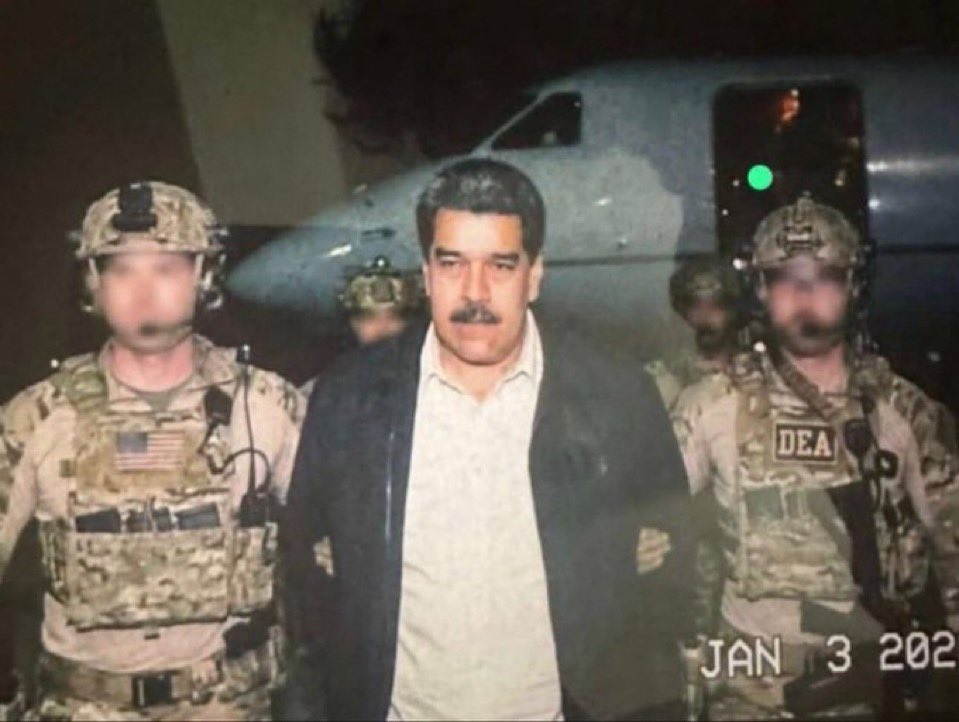ESnomanu's tweet image. PRIMERA FOTO DE NICOLÁS MADURO CON LOS DELTA FORCE QUE LE HAN DETENIDO. HISTÓRICO.