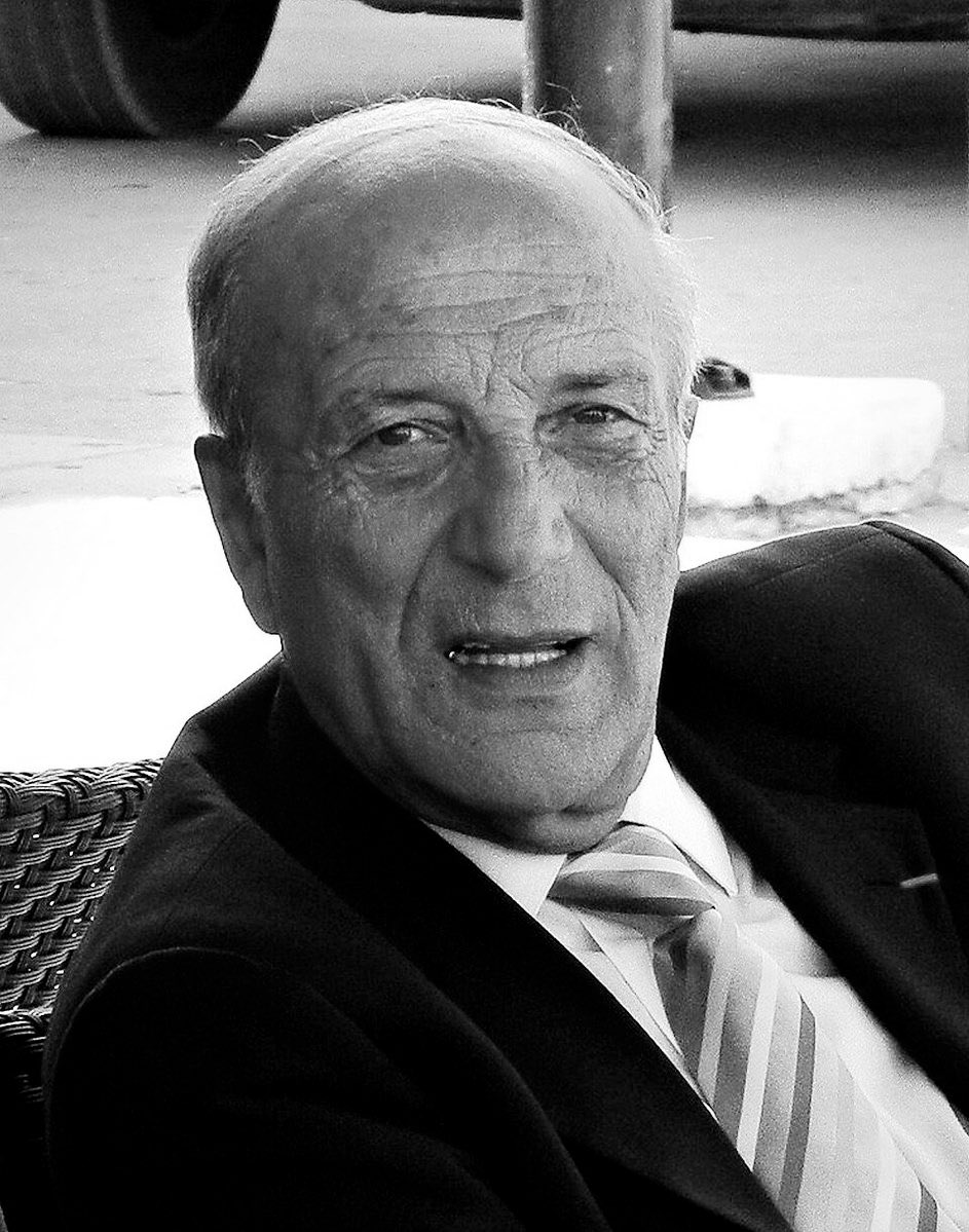 Mathieu2B's tweet image. Un homme politique comme nous n’en verrons plus beaucoup ! Une figure respectée de la Corse. Monsieur #Bucchini s’en ai allé !! #Corse #Sartè #Sartène