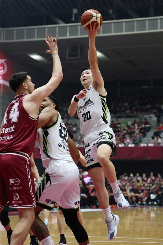 レバンガ北海道 は敵地で川崎を83－77で下し、連勝を4に伸ばしました