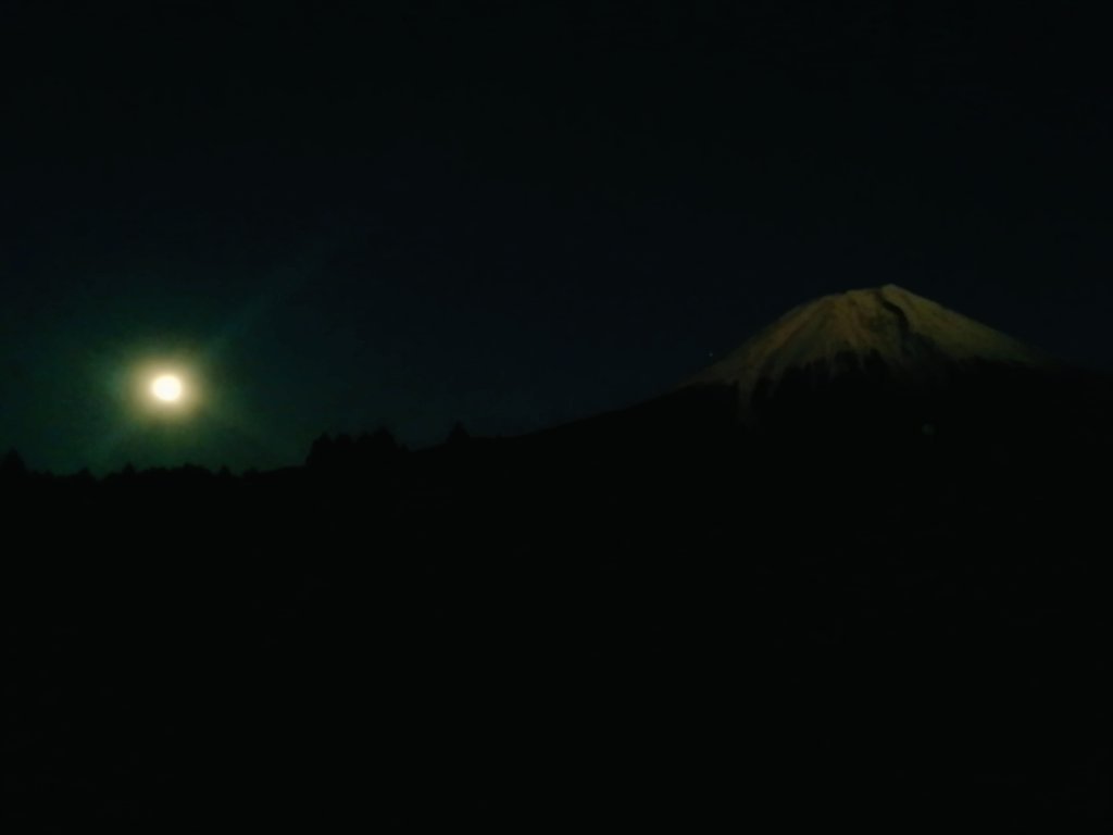 kei6795's tweet photo. 富士山五合目に向かったが、通行止めで断念💦
6日間あっという間でした😊
帰路に向かってます。 https://t.co/ScFTGZBnfe