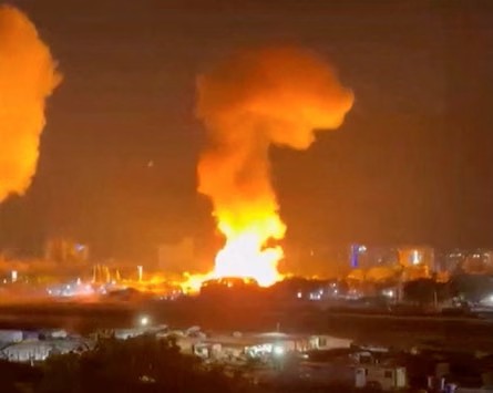 Als Verenigde Staten  #Venezuela mag aanvallen, waarom zouden anderen zich nog inhouden?

Rusland: Oekraïne.
China: Taiwan.
Marokko: Westelijke Sahara.
Azerbeidzjan: Nagorno-Karabach.
Turkije: Noord-Cyprus.

Soevereiniteit is geen keuzevak.
Wie de regels buigt, geeft anderen een