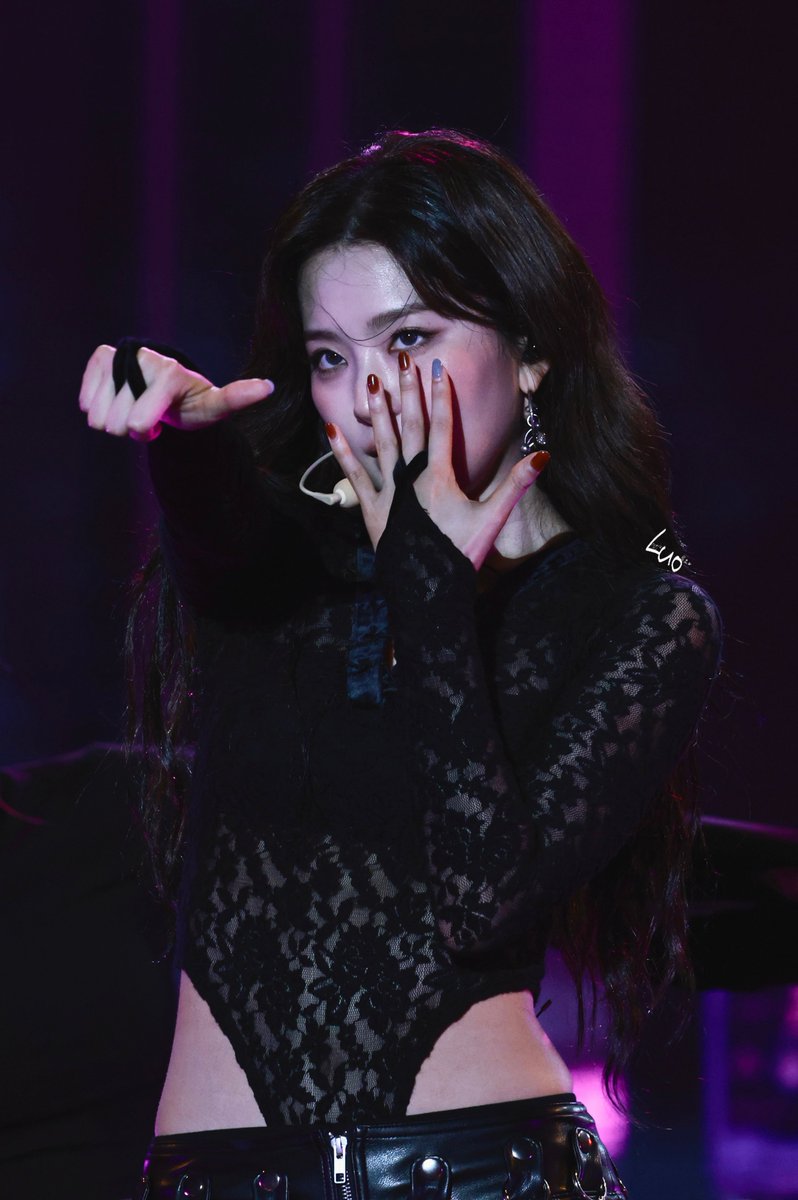260101 #슬기 #Seulgi 
#LetsCelebrate2026
BNB真的好好看🥹