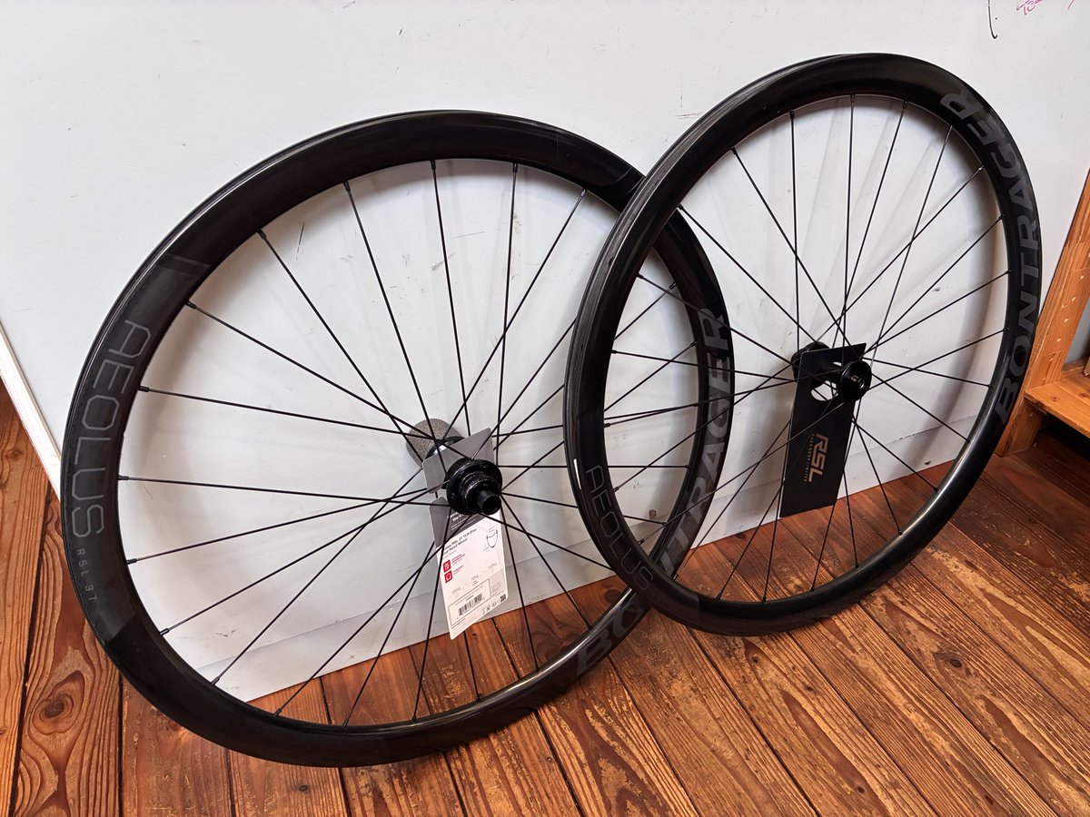 fins_staff's tweet image. 昨日のヘルメット・サングラス・シューズ・ウェアのセール情報に続きまして
ロードホイールのセール情報をアップしていきます！！

本日も多くの皆様のご来店ありがとうございました😊⤵️

cw-fins.com/69072