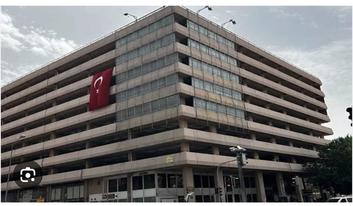 Sayın Cemil Tugay’dan skandal açıklama!

“Kaçak” dediniz, “otopark olarak görünmüyor” dediniz.
Bu sözler sadece bir yapıyı değil, senden önce görev yapan belediye başkanlarını hedef almaktadır.

Bu ifadeler;
Sayın Burhan Özfatura,
Sayın Yüksel Çakmur,
Sayın Ahmet Piriştina,
Sayın