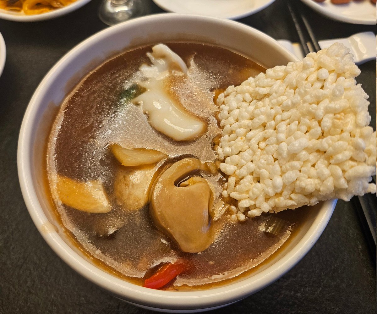 화귀장르분들이랑 콜키지 되는 식당에서 화산논검 30년 깠다. 너어무 맛있었다아아