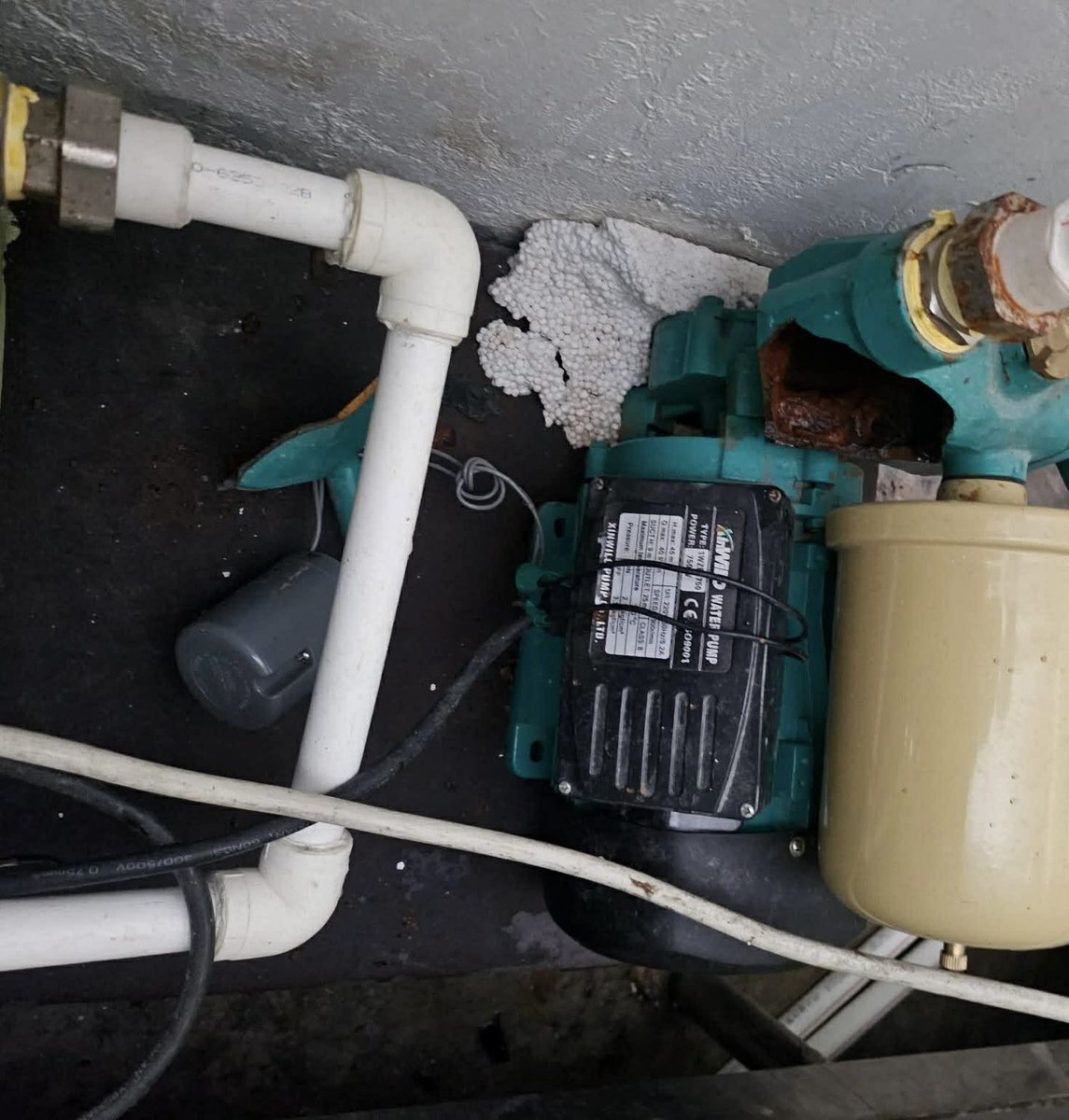 Зусланд тогны мөнгөө төлөөгүй гээд тог салгасанг нь мэдээгүй 🤔😱Тогны мөнгөө төлөөд тог иртэл носас паар угаалтуур ус цэвэршүүлэгч бүгд зад зад хөлдөжээ гоё гоё 🤘👌👏.