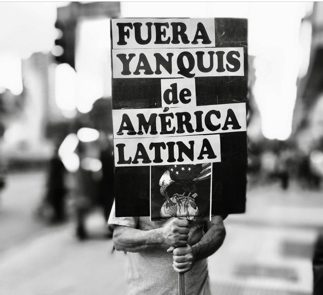 <a href="/petrogustavo/">Gustavo Petro</a>