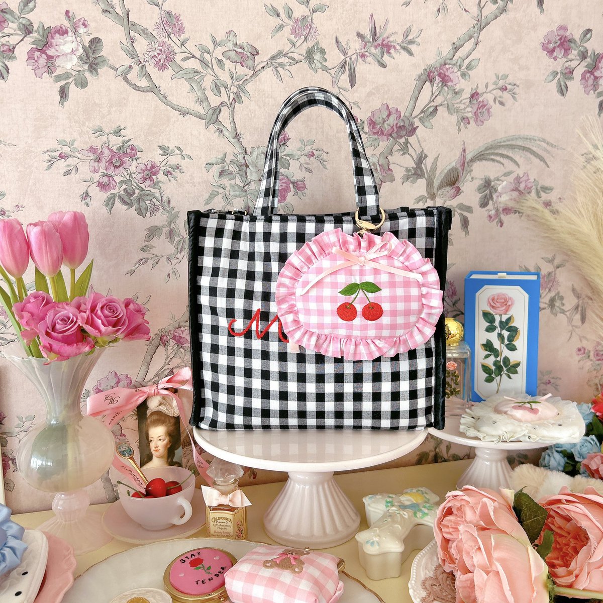 minette定番
🍒ギンガムチェック×チェリー刺繍🍒

私は常にチェリー刺繍をしたもを
持ち歩いてるから
これ作らないと始まりません😊