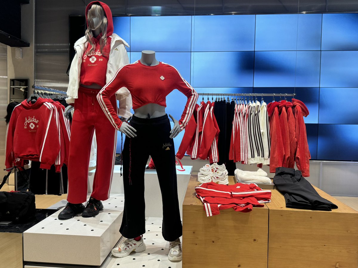 台湾のadidas中華感があってなんかいいな✨🧧