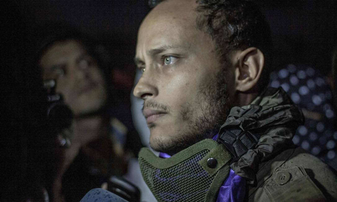 Amandavettorazz's tweet photo. 🇻🇪 Venezuela em 2018:
Em janeiro de 2018, Óscar Pérez, por ordem de Nicolás Maduro, foi cercado e friamente executado ao vivo.
O motivo? Ser oposição à ditadura.

🚨Venezuela em 2026:
Nicolás Maduro é capturado pelos EUA e retirado da Venezuela.

Viva Óscar Pérez.
Viva o começo do fim da tirania de Maduro!