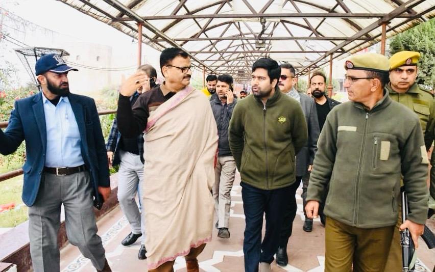 RisingKashmir's tweet photo. Rana Inaugurates Community Langar at Bahu Fort Jammu

@JavedRanaa 

https://t.co/aKJoxgQMm7 https://t.co/oIRxY14pS6