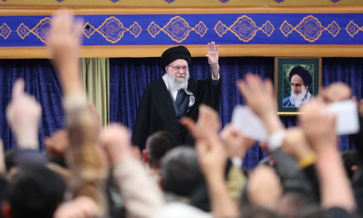 IranObserver0's tweet image. ⚡️BREAKING 

Iran's Supreme Leader just now:

'Protesting is a right, rioting is not. It is useless talking to rioters. They must be put in their place'