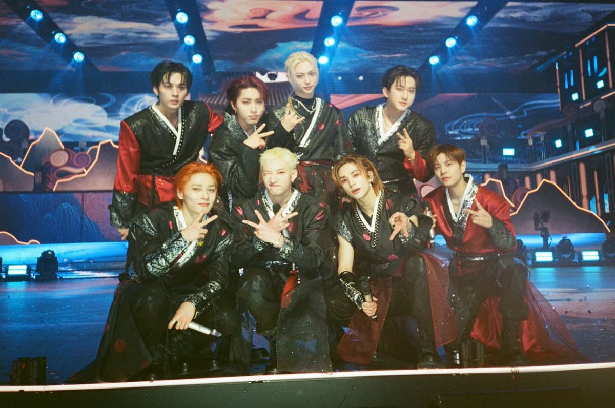 spearhyunnie's tweet image. stray kids on mucore fd-nim instagram update!