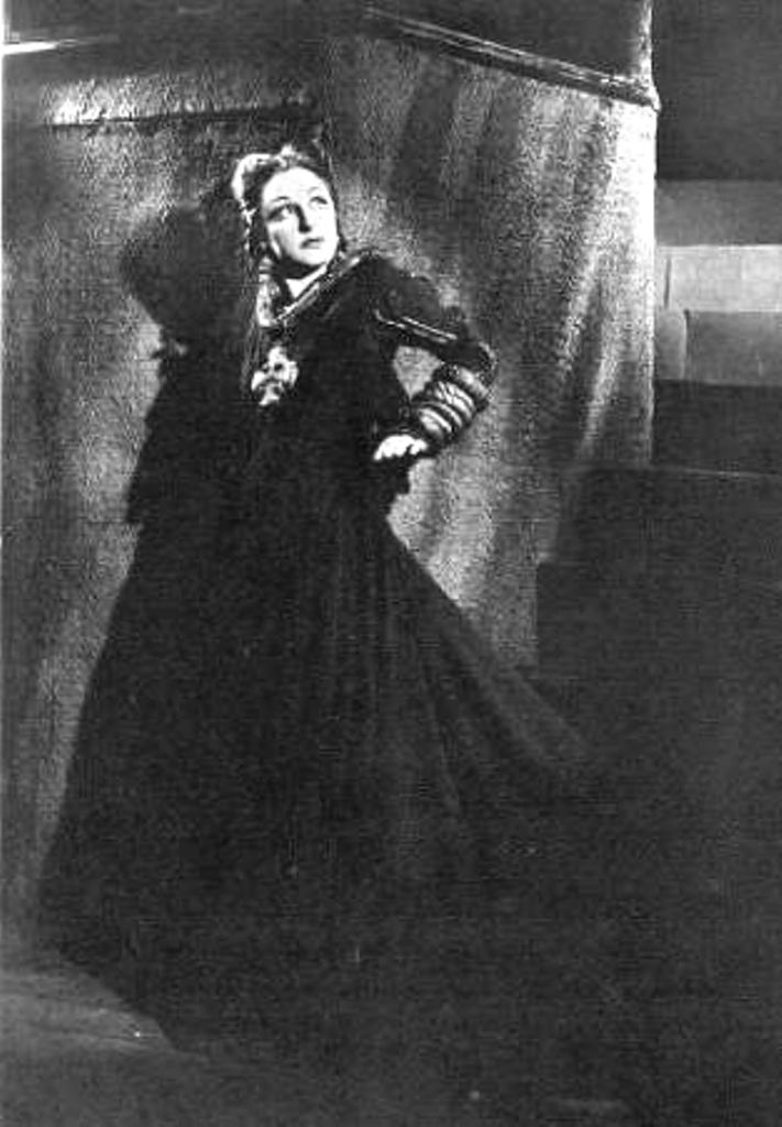 Judith Anderson (1897-1992) famed as Mrs Danvers in Hitchcock’s ‘Rebecca’ captured by Angus McBean as Lady M in the Scottish play, Old Vic 1937 

Olivier was the doomed King

 Judith died 3 January 1992

"Out, damned spot! out, I say!-- One: two: why, then, 'tis time to do't."