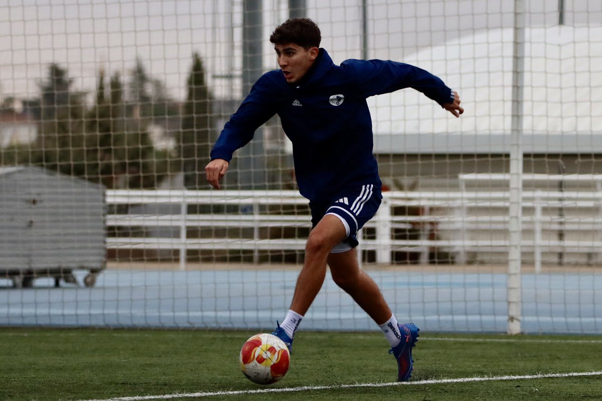 PRIMER EQUIPO| #91. 😂 Sábado, sabadete,…último entreno de la semana y mañana al Vicente del Bosque a jugar un partidete.

💪 El primero de este 2️⃣0️⃣2️⃣6️⃣ y al cual el EQUIPO llega en perfectas condiciones…

✌️ …para conseguir la primera del año.

#CorazonAzul | 💙
#diverXiOn