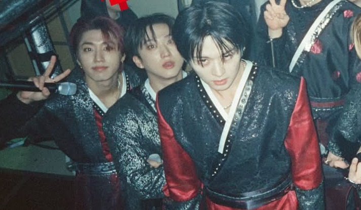 smolsungies's tweet image. MY SILLY CAT