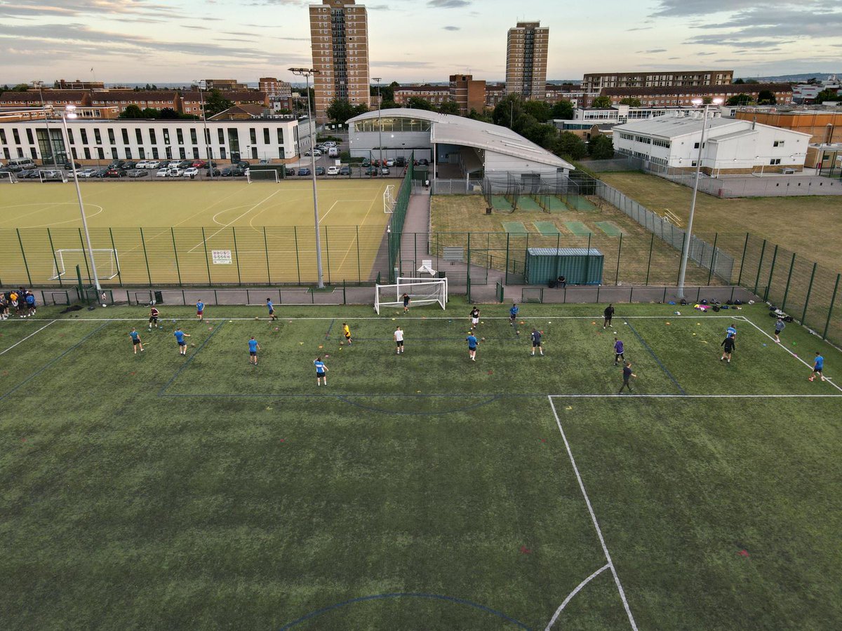 Robert Clack Leisure Centre tweet media