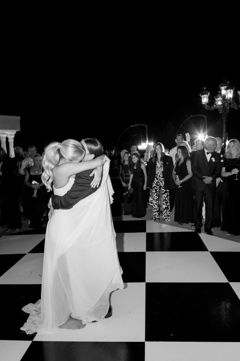 jlb26_'s tweet image. literally THEEEE woso wedding of all weddings, look at the royal couple 🖤🤍