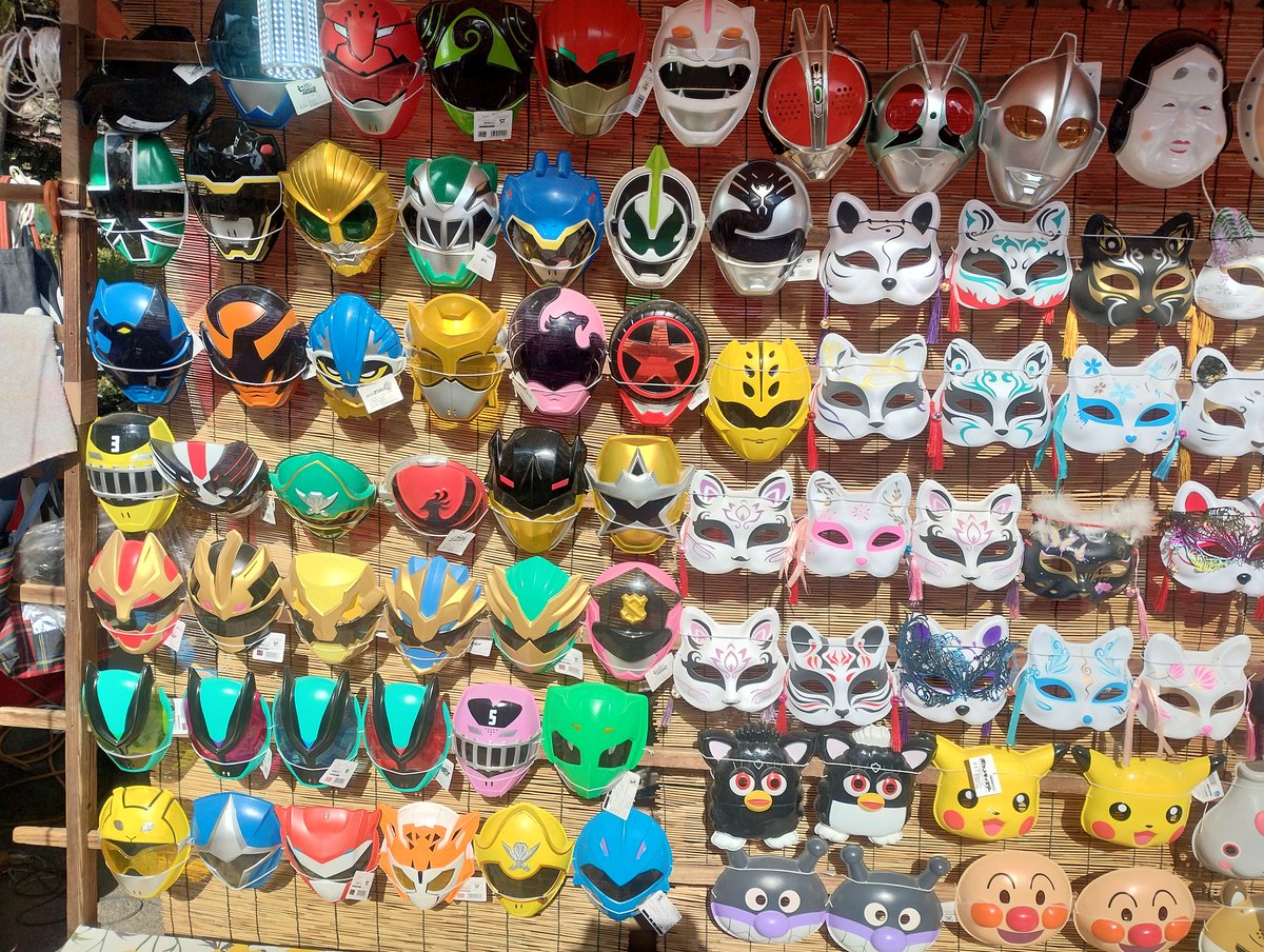 本日は香川へプチ帰省。讃岐の一宮、田村神社に初詣。お面屋の戦隊シリーズのバリエーションにびっくり。初うどんは、イオン綾川のはなまるうどんでした。しかし、今日も瀬戸大橋は風が怖かった〜。