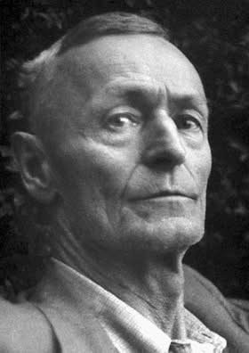 Den Sinn erhält das Leben einzig durch die Liebe. Das heißt: Je mehr wir zu lieben und uns hinzugeben fähig sind, desto sinnvoller wird unser Leben.

Hermann Hesse