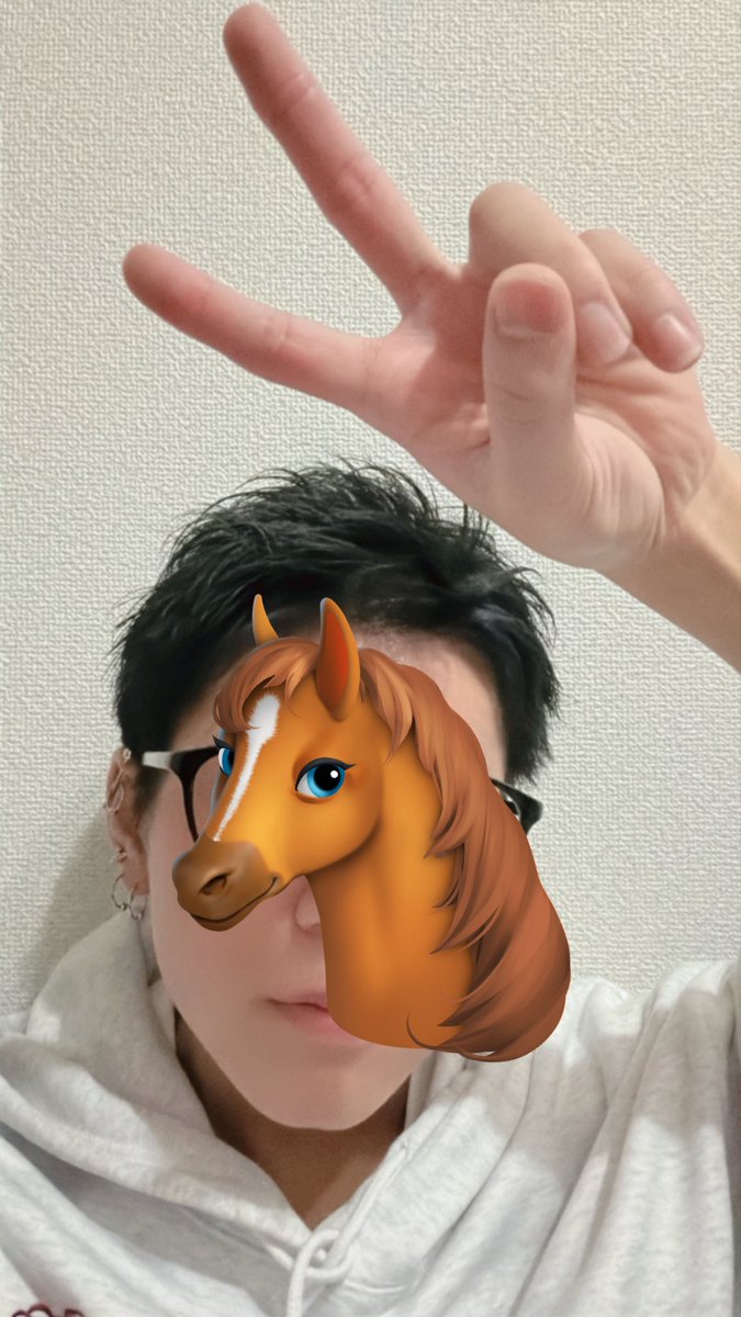 お正月やっと実家に帰って親族に挨拶してきました😇🎍

お年玉とかいう意味わからん行事でお金持っていかれました。🦑

カニ鍋🦀食べれたので良しとしますか👌✨

あしたからま〜た仕事がんばろーう🧌
2026年も社畜の1年が始まりました。
自撮りってむずくね🤳