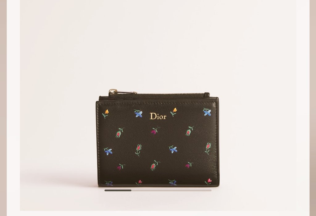 このお財布可愛いꔛ 😍🌼*・💐 ほ、欲しいな…💸 ͗ ͗𓂃 💸 #Dior_お花の